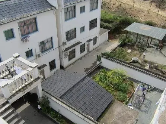 Huishu Renjia Chinese Inn (Wuyuan County Cultural Square Xiangao Ancient City) - Image 1