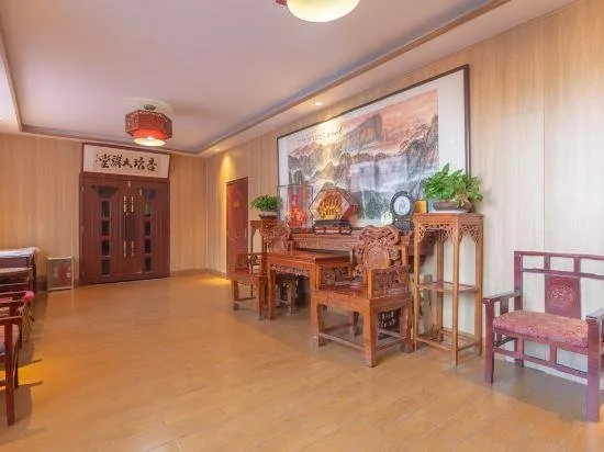 Kongfu Hotel - Image 1