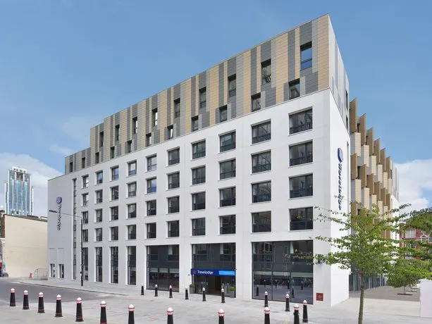 Travelodge London City - Image 1