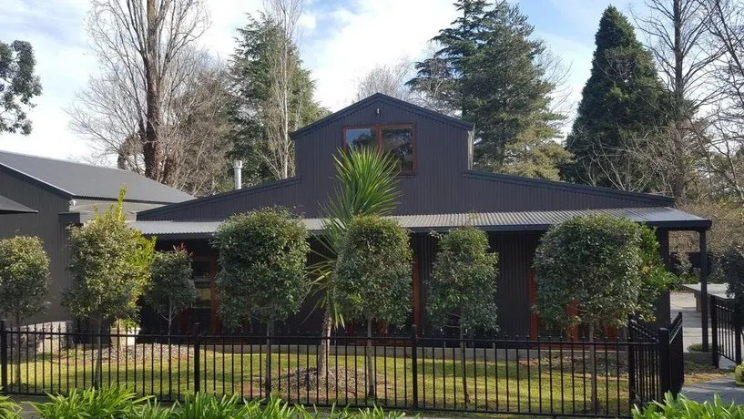 Montrose Barn House - Image 1