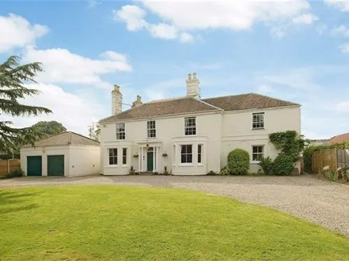 Yew Tree House B & B - Image 1