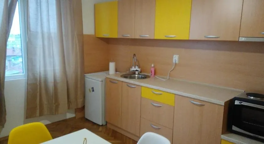 Apartment Pelican Burgas - Image 1