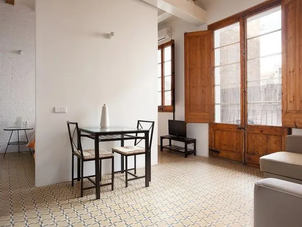 Sunny flat,near ramblas,wifi incl. - Image 1
