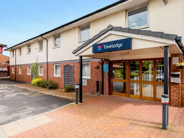 Travelodge Oldham Chadderton Hotel - Image 1