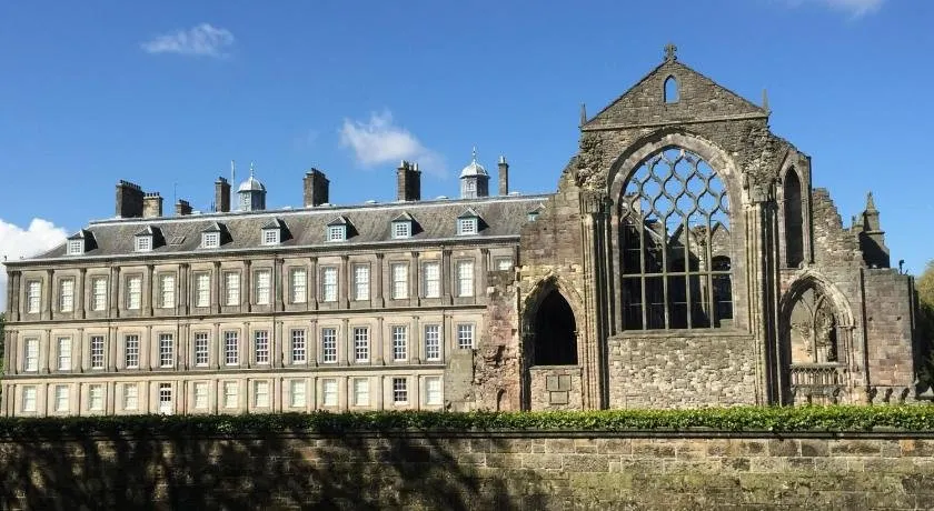 Next Door to Holyrood Palace and Arthur's Seat - Image 1