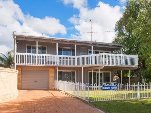 Dunsborough Holiday Homes - 146 Geographe Bay Road - Image 1