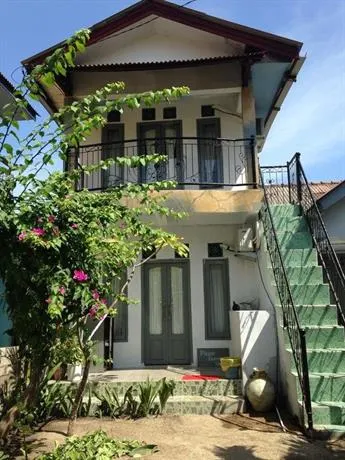 Mad Hatters Guest House - Image 1