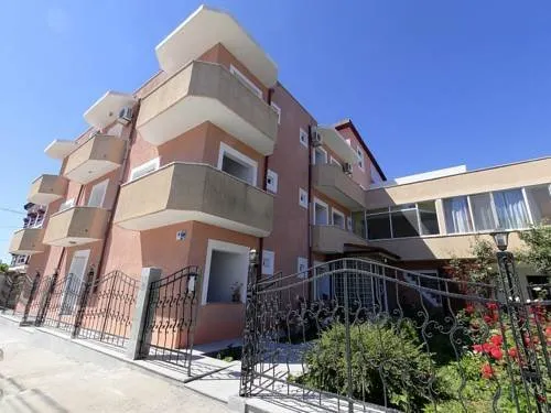 Hotel Laguna - Image 1