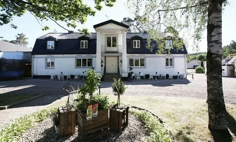 Hallsnas Hotell & Konferens - Image 1
