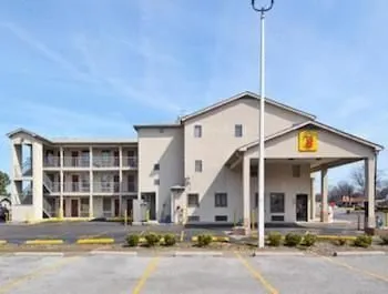 Super 10 Motel - Image 1
