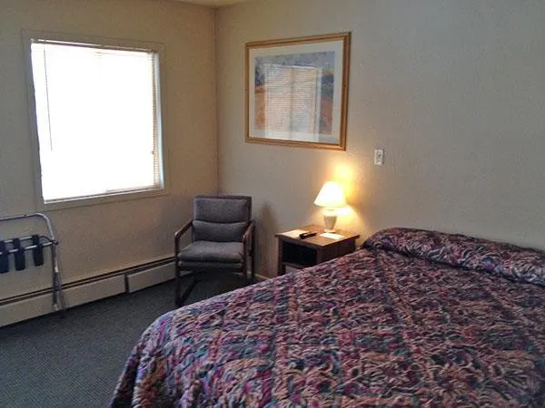 Colonial Motel And RV Park - Image 1