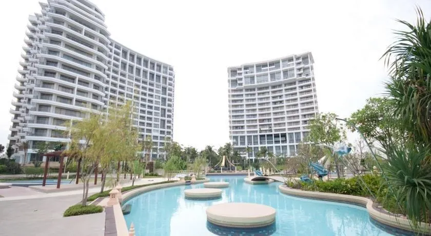 Lux Vacation - Image 1