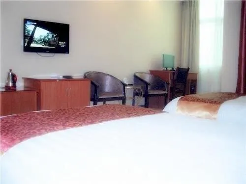 YICHENG HOTEL - Image 1
