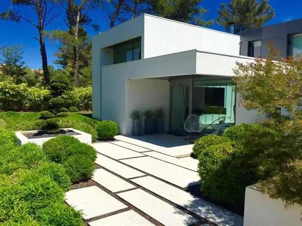 Architect Designed Villa & Iconic View - Image 1