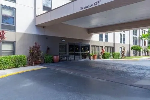 Brandon Center Hotel - Image 1