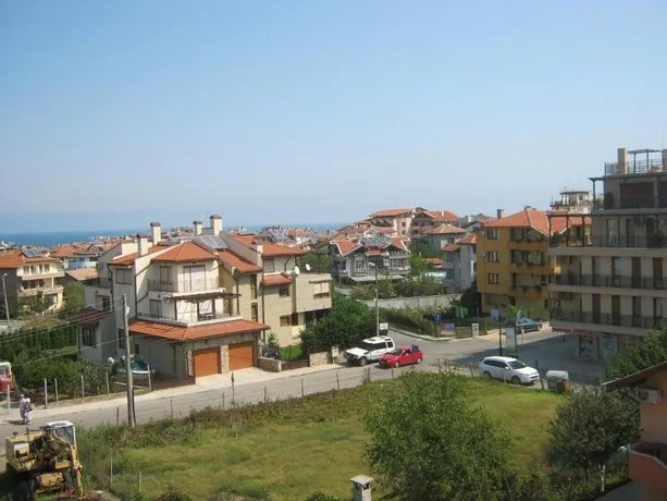 Family Hotel Trakia - Image 1