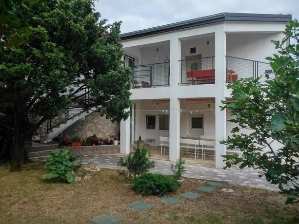 Apartments Danica Metajna - Image 1
