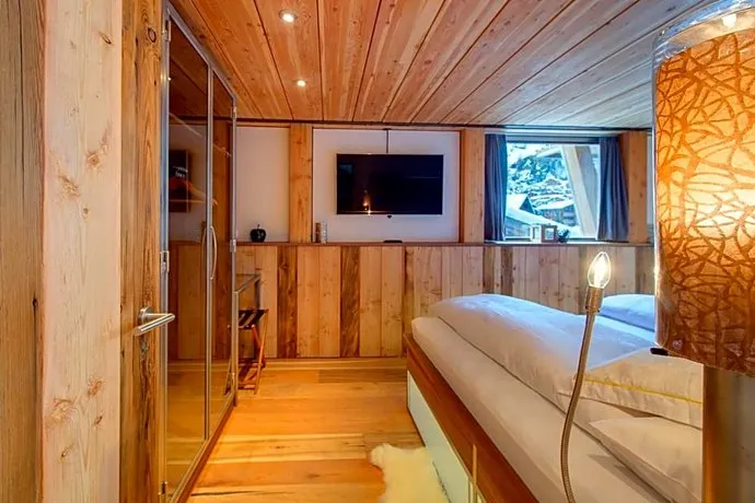 Backstage Hotel Chalet Rooms - Image 1