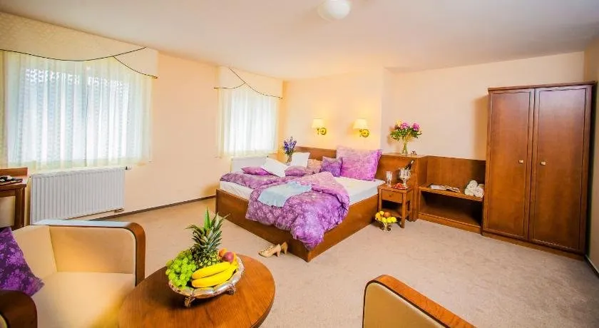 Hotel Manor House - Image 1