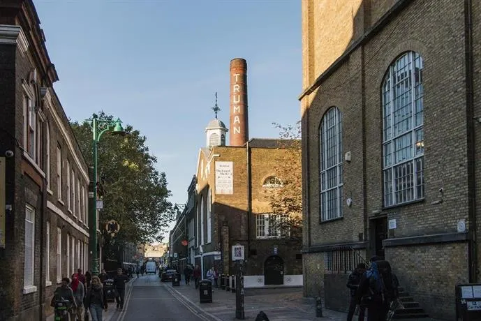 Crashpads Shoreditch Loft with Private Courtyard - Image 1