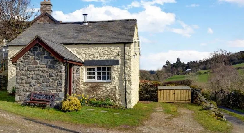 Pentre Bach - Image 1