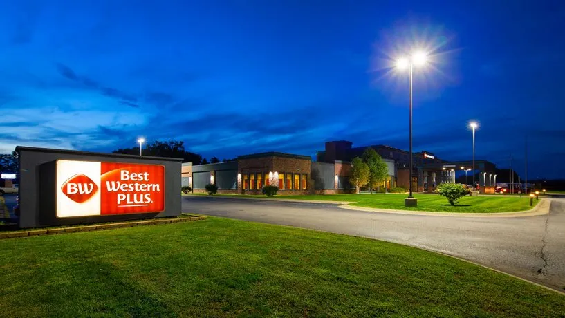 Best Western Plus Portage Hotel & Suites - Image 1