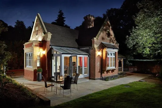 Alexander House Gatehouse Lodge - Image 1