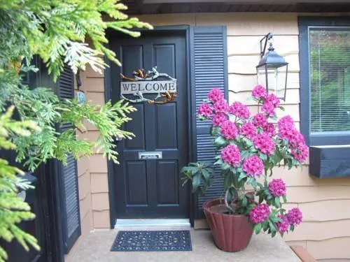 Shawnigan Lake Bed and Breakfast - Image 1