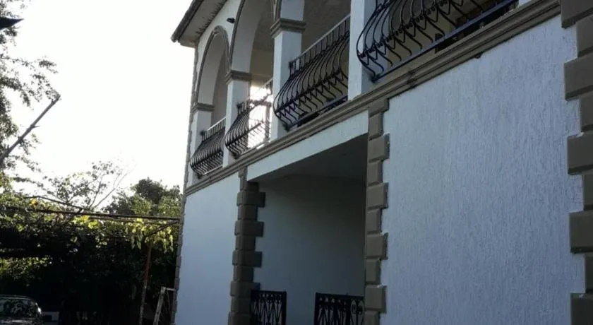 House Dea Dea - Image 1