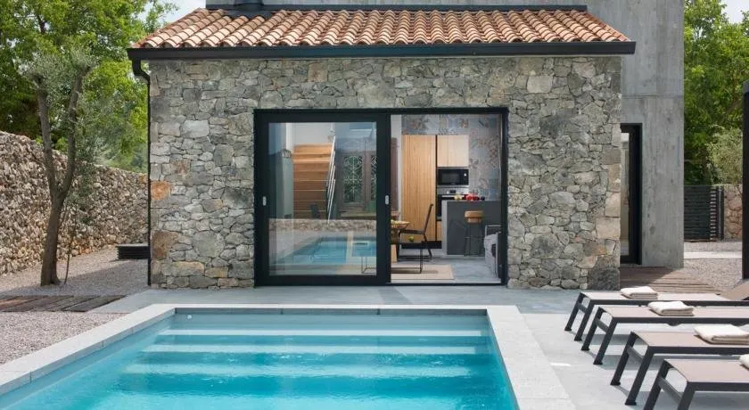 Villa Iron Lady - Image 1