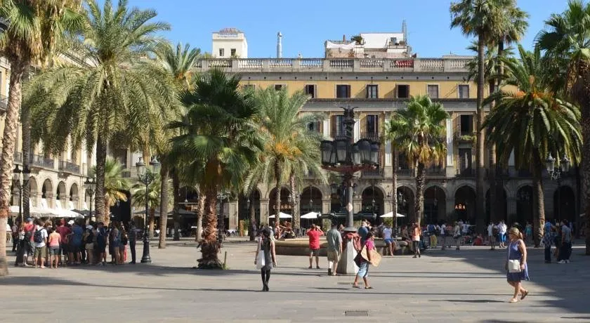 Cool 1bed in the center of BCN - Image 1