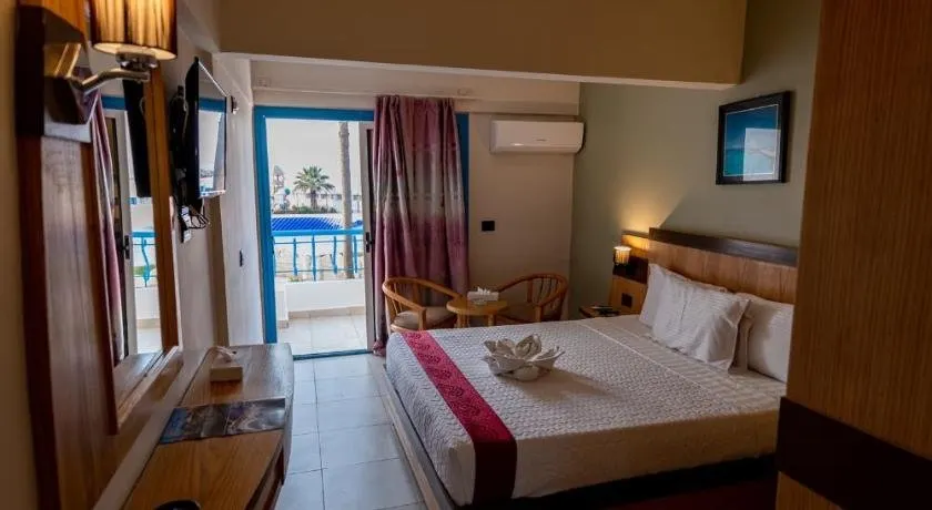 Noras Beach Hotel - Image 1