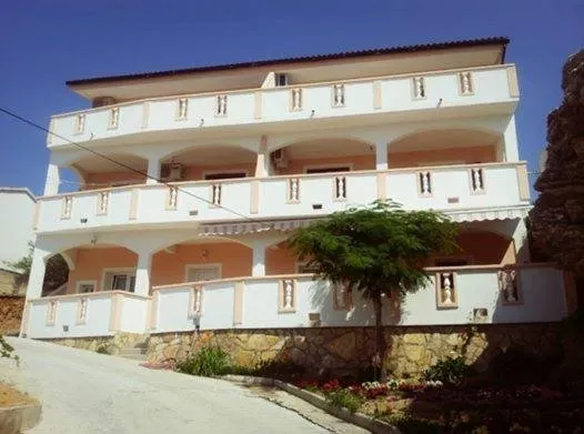 Apartments Denis Metajna - Image 1