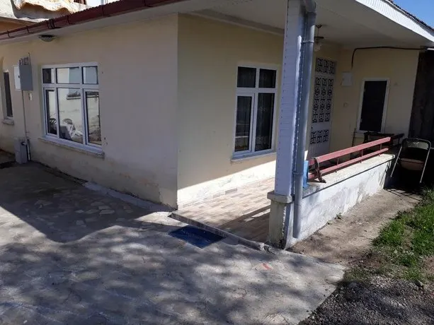 Bas House - Image 1