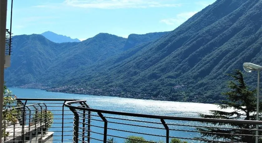 Green & Lake Home - Image 1