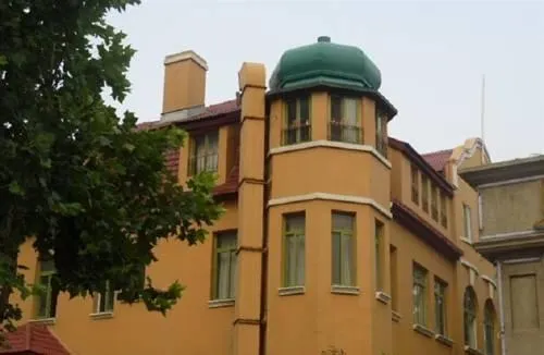 Gold Lampstand Garden Holiday Hotel Qingdao - Image 1
