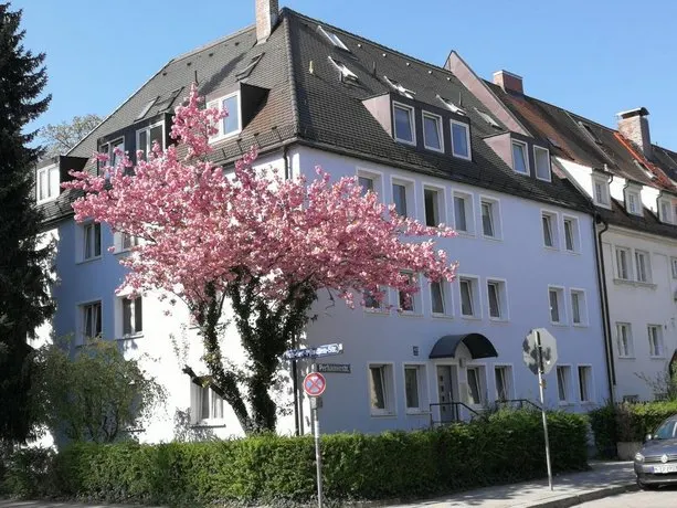 Boardinghouse Munchen-Laim - Image 1