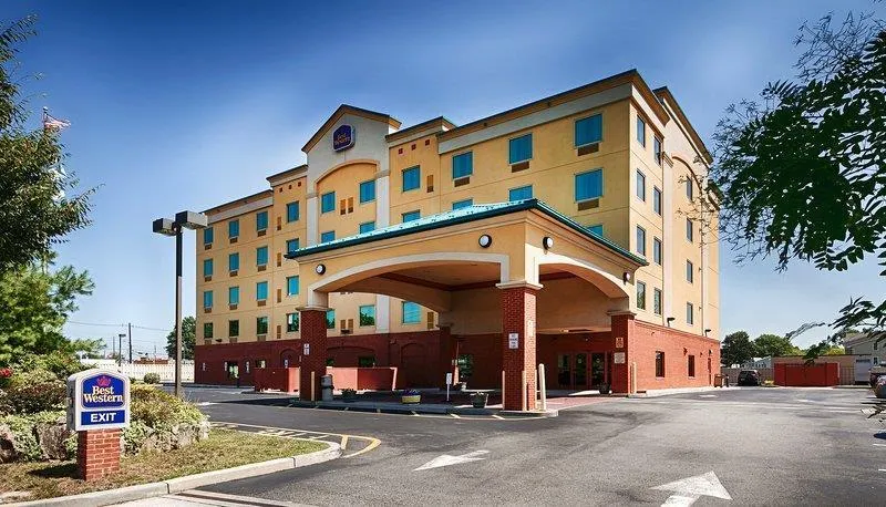 BEST WESTERN RIVERVIEW INN & SUITES - Image 1