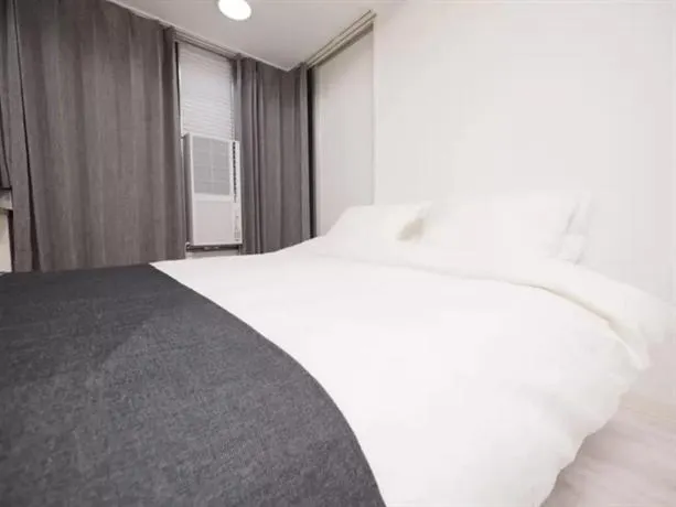 Shinjuku Comfort Inn - Image 1
