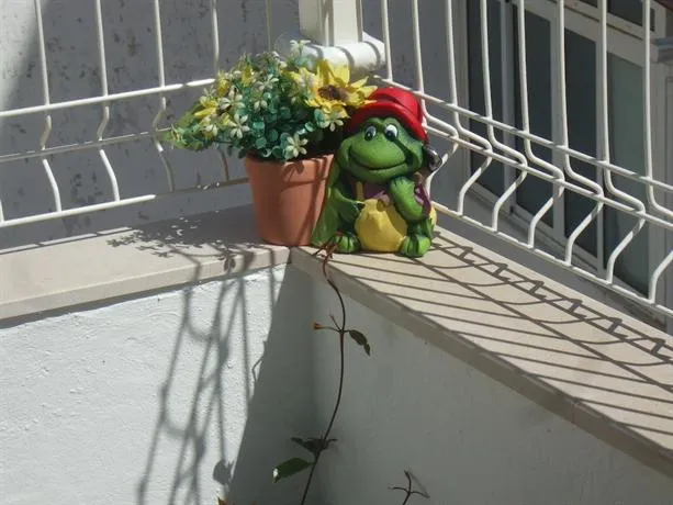 Dina's Guesthouse - Image 1