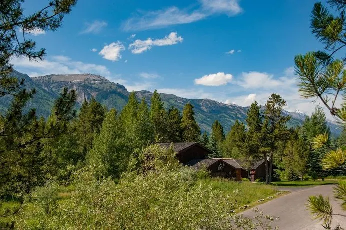 The Aspens Racquet Club - Image 1