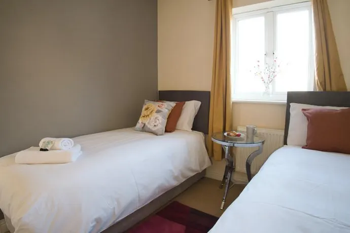 Bank Side House by KVM Serviced Accommodation - Image 1