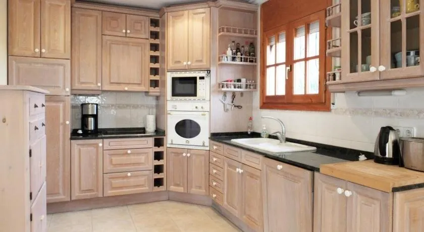 Villa Leonore Stunning 2bedroom Villa With Air-Conditioning & Private Swimming Pool - Image 1
