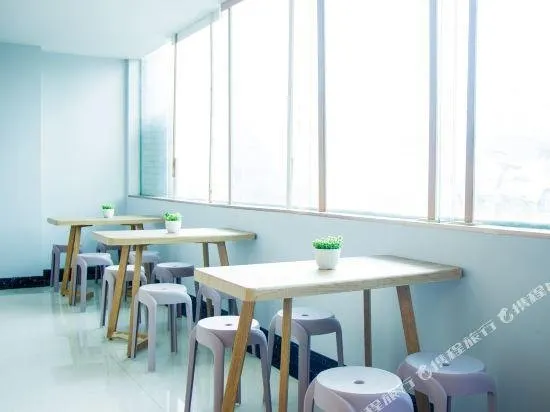 Jinghe Holiday Hotel - Image 1