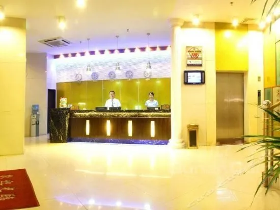 Four Seas Hotel - Image 1