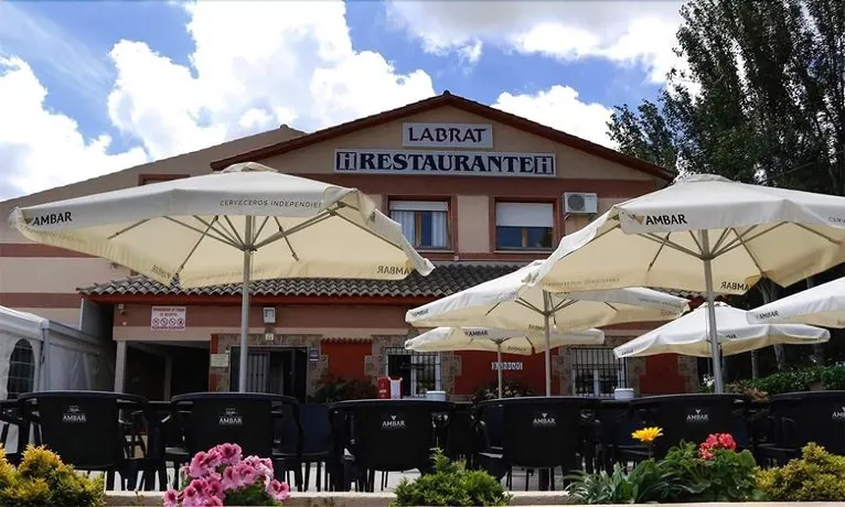 Hotel Labrat Restaurante - Image 1