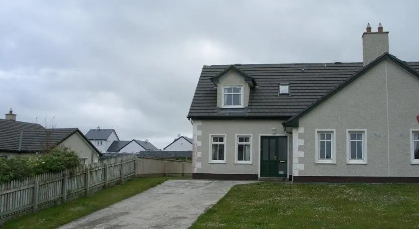 Castlecove Holiday Homes - Image 1