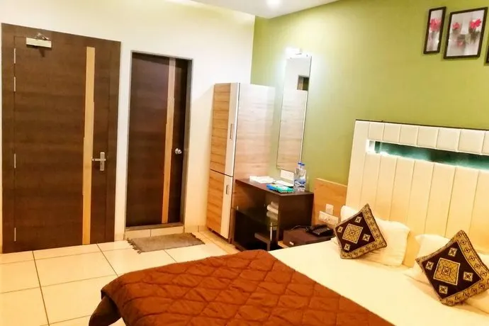 Hotel Anand Corner - Image 1