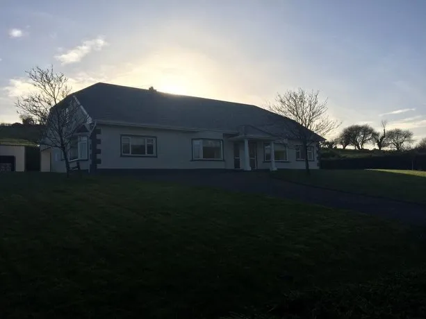 Rossmore Farmhouse B&B - Image 1