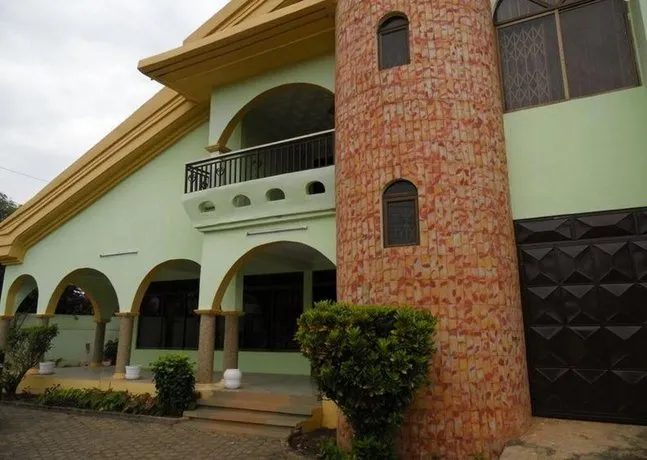Jayliz Lodge - Image 1